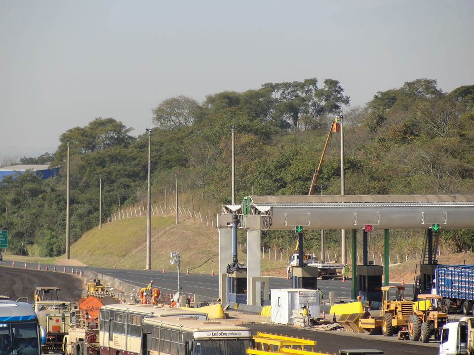 Montagem elétrica da Praça de Pedágio Rio Claro Norte